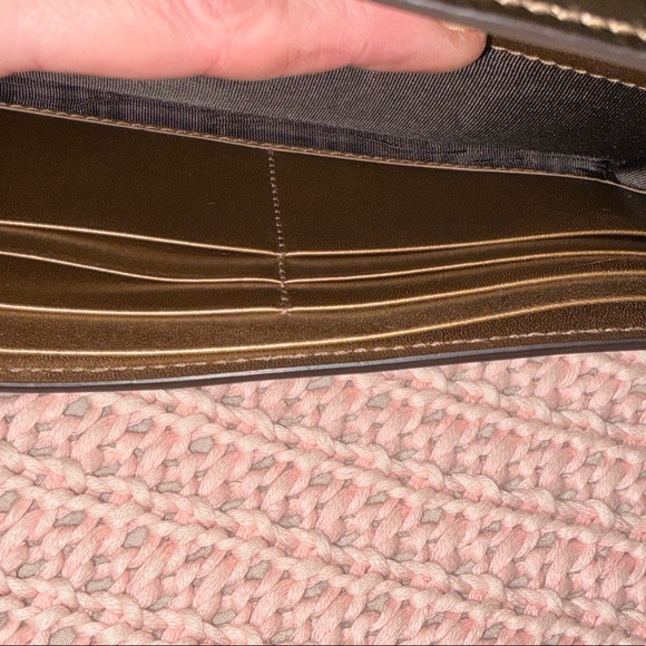 Gucci Metallic Gold Clutch with Chain - Picture 5 of 7